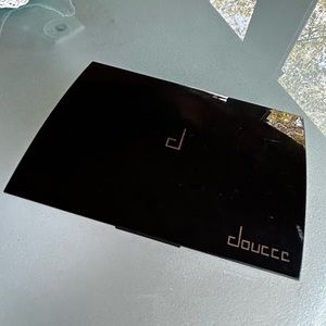 Doucce Freematic Eyeshadow Pro Pallete